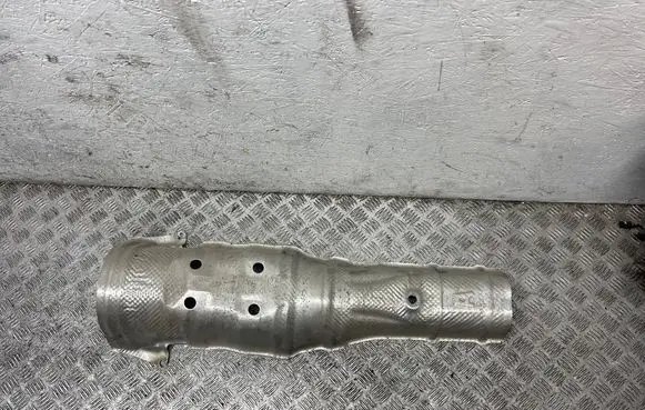Toyota Avensis T270 Exhaust heat shield 5815305040