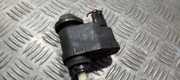 Headlight level adjustment motor