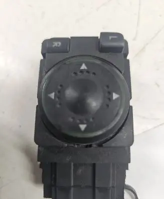 Volkswagen PASSAT B5 Wing mirror switch