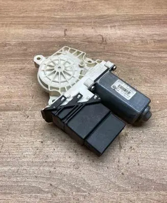 Volkswagen PASSAT B6 Rear door window regulator motor 1K0959704P 973622104