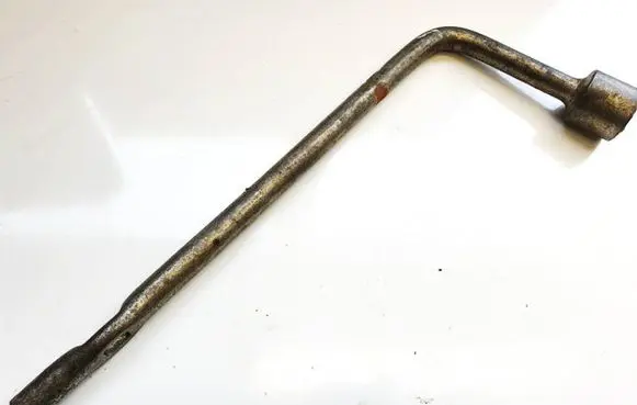 Infiniti FX Wheel nut wrench 