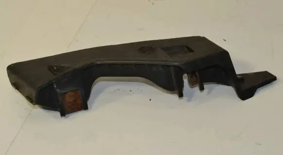 Volkswagen PASSAT B6 Front bumper mounting bracket 3C0807723