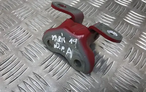 Toyota Yaris Front door lower hinge 
