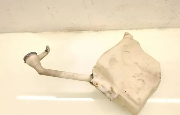 Nissan Qashqai+2 Windshield washer fluid reservoir/tank 