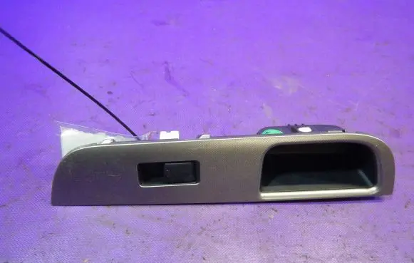 Nissan Tiida C11 Quarter vent window switch 