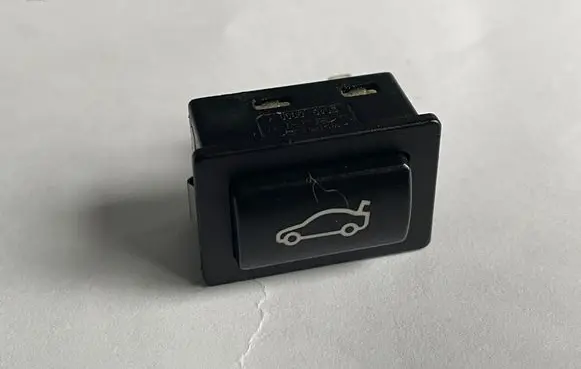 BMW 5 E60 E61 Tailgate/boot open switch button 5921846