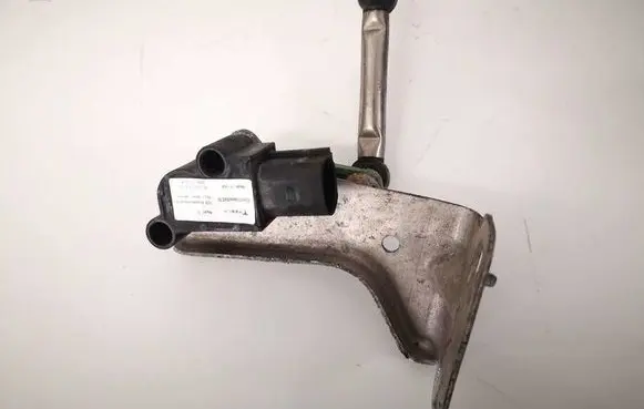 Tesla Model S Front height sensor lever 100417300A