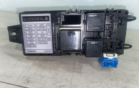 Volvo S40, V40 Fuse box set 30662309 3J240410