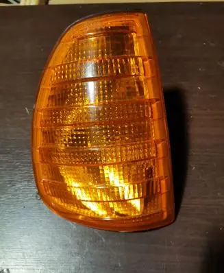 Mercedes-Benz 200 300 W123 Front indicator light 1305233917 32739R6 32739