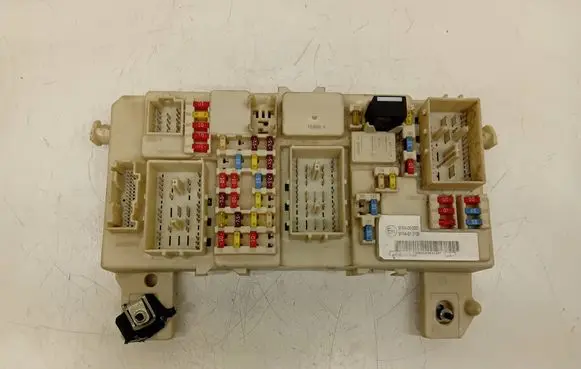 Ford Focus Fuse module 7M5T14A073DC 00031361