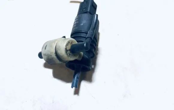 Volkswagen Polo III 6N 6N2 6NF Windscreen/windshield washer pump 1j0973722