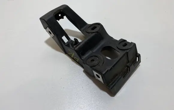 Audi A4 S4 B7 8E 8H Fender mounting bracket 8E0853921D