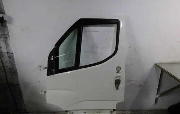 Iveco Daily 6th gen Front door