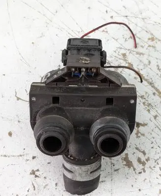 Mercedes-Benz E W210 Coolant heater control valve 0018307784 1147412114