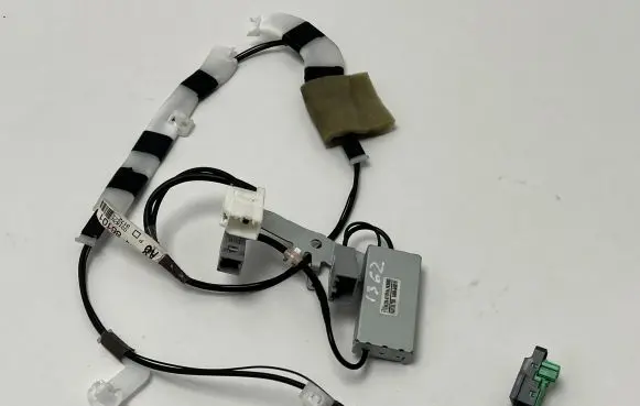 Toyota Prius (XW50) Aerial antenna amplifier 8630047160 H1881302 PN305883