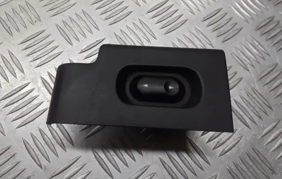 Land Rover Freelander Quarter vent window switch ELH500070