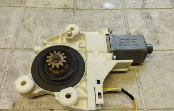 Ford Focus Front door window regulator motor 4M5T14A389 0130822217
