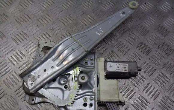 Toyota Avensis T250 Front door electric window regulator 69840-05100