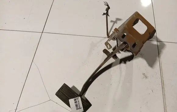 Chrysler Grand Voyager IV Brake pedal 