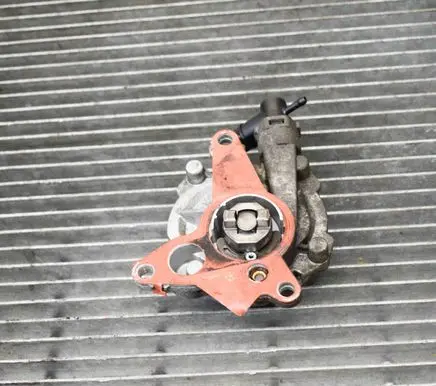 Opel Vivaro Vacuum pump 146503760R