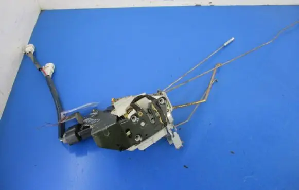 Suzuki Liana Front door lock