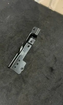 Audi Q7 4L Fender mounting bracket 4L0805698