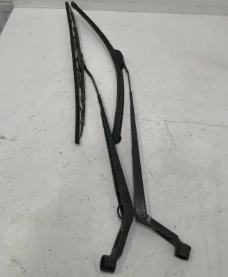 Toyota Avensis T250 Windshield/front glass wiper blade 