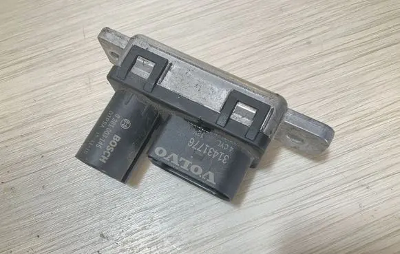 Volvo XC90 Glow plug pre-heat relay 31431776