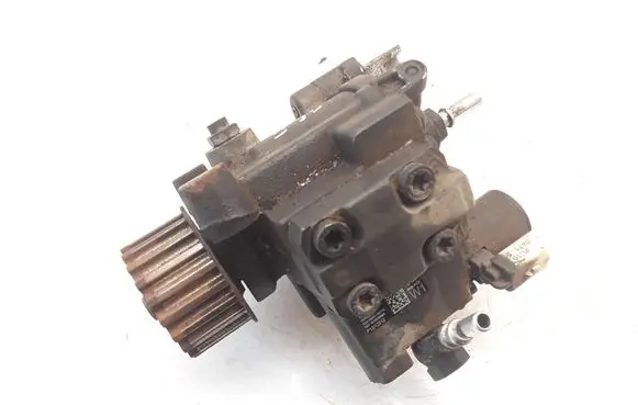 Nissan Qashqai Fuel injection high pressure pump H8201100115 167003669R