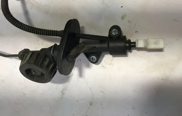 Opel Corsa D Clutch slave cylinder 55190993