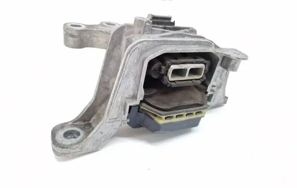 Ford Focus Engine mount bracket