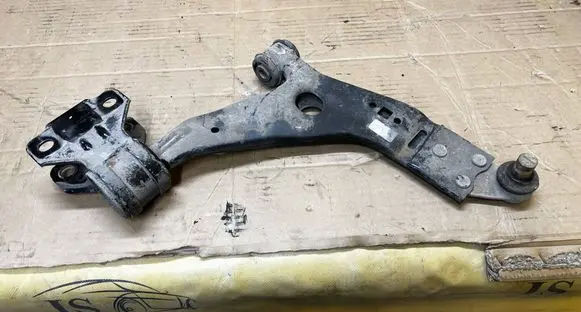Ford Escape III Front lower control arm/wishbone 