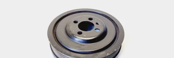 Volkswagen PASSAT B6 Crankshaft pulley 03G105243