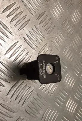 Passenger airbag on/off switch