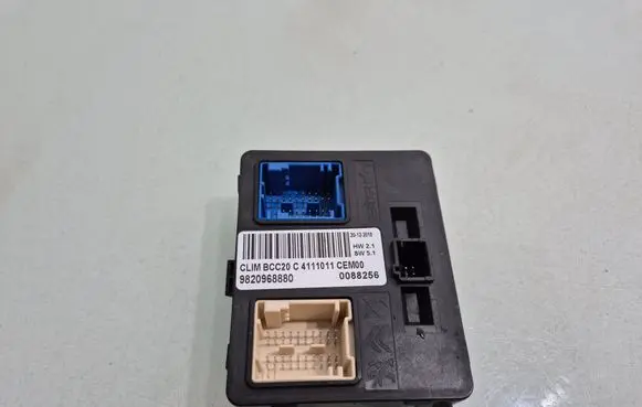 Peugeot 5008 II Air conditioner control unit module 9820968880