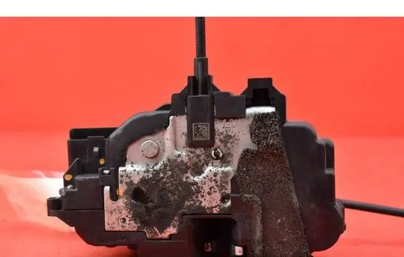 Renault Megane III Rear door lock 