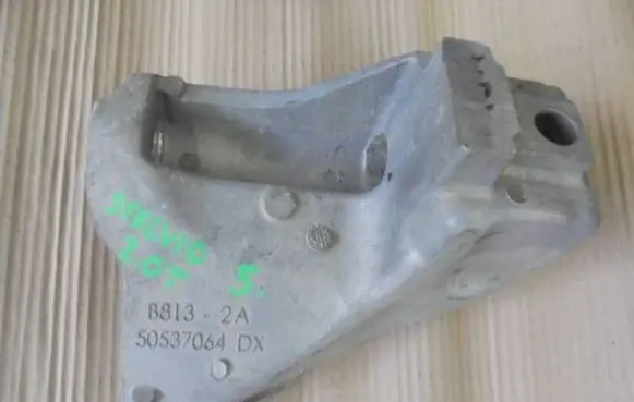 Alfa Romeo Stelvio Engine mounting bracket 50537064DX B8132A 50537064