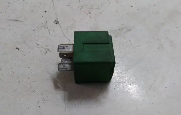 Mercedes-Benz Sprinter W901 W902 W903 W904 Other relay A0045450405