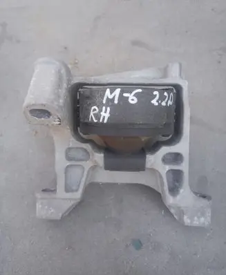 Mazda 6 Engine mount bracket