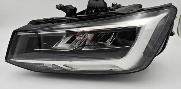 Audi Q2 - Headlight/headlamp 81A941011C A352