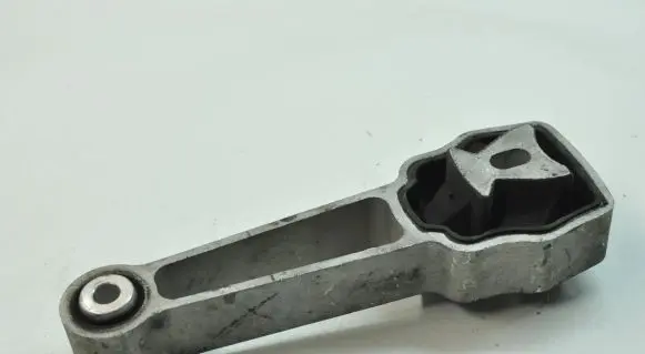 Volvo XC70 Engine mount bracket