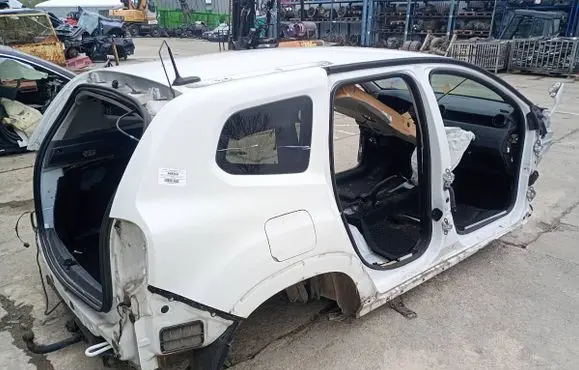 Dacia Duster II Front quarter panel 