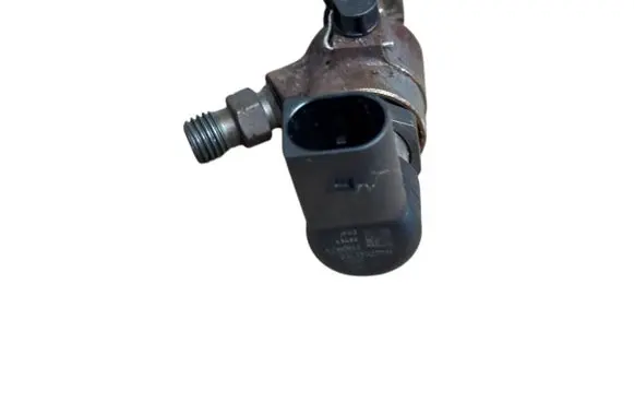 Volkswagen Golf VI Fuel injector 03L130277B 63482