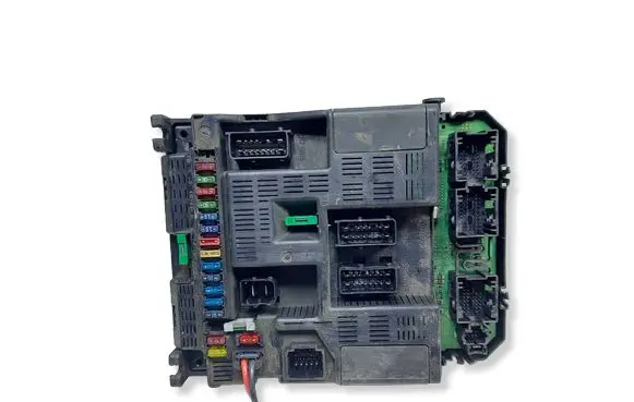 Peugeot 307 Fuse module 9644098180KASACJ 9644098180