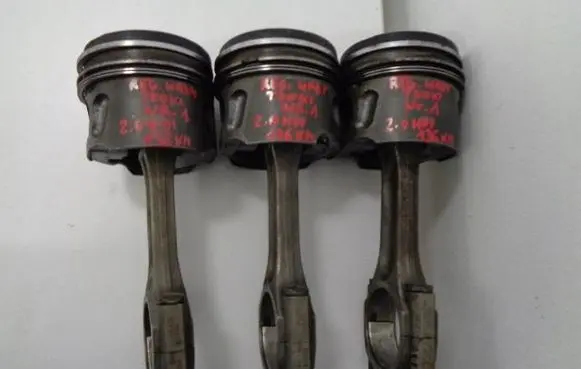 Ford Mondeo Mk III Piston 