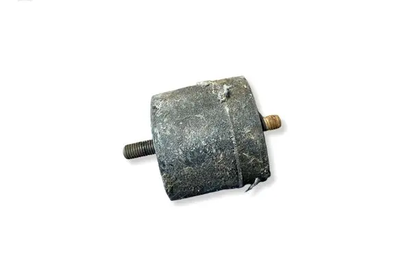BMW 5 E34 Engine mount bracket 