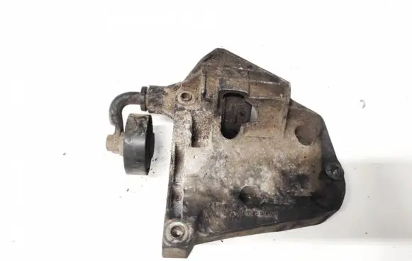 Engine mounting bracket