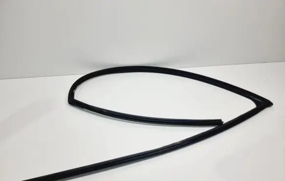 Honda CR-V Rubber seal front door window/glass 72275TNYG01