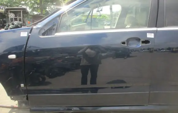 Cadillac SRX Front door