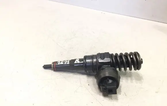 Volkswagen PASSAT B5.5 Fuel injector 038130073AJ